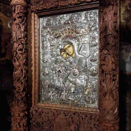 Достојно ест