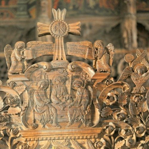 Св. Троица, детаљ на акротерија